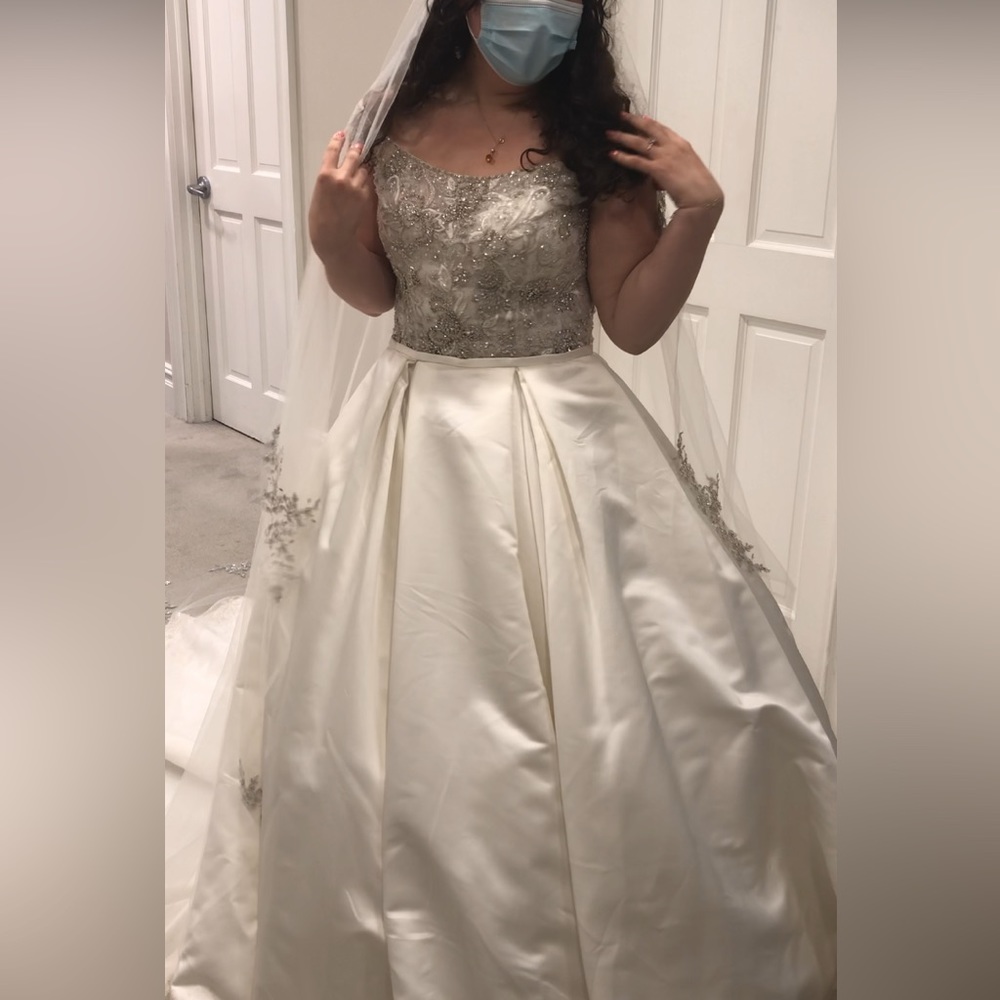 Dennis Basso wedding gown